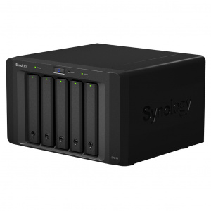 ������ ���������� Synology DX513 - ���� � ������������