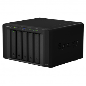������� ���������� Synology DS1515 - ���� � ������������